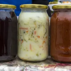Pasteryzacja zup: Jak długo wekować, by były bezpieczne na rok?