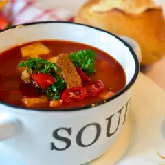 Idealna Zupa Gulaszowa: Przepis Krok po Kroku | Sekret Smaku