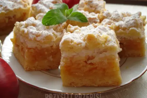 Szarlotka bez zakalca? Zagęść jabłka suchą galaretką!