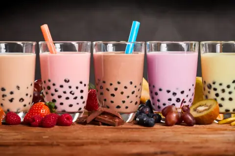 Herbata z mlekiem: bawarka, chai, bubble tea jak to nazwać?