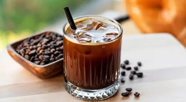 Jak zrobić cold brew w domu? Przepis na idealną kawę na zimno!