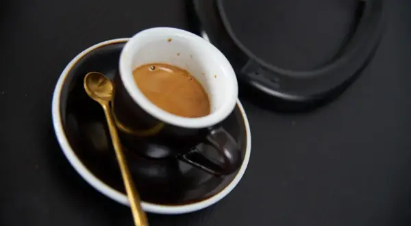 Espresso: Ile gramów kawy? Odkryj sekret idealnej dozy!