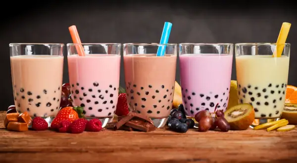 Herbata z mlekiem: bawarka, chai, bubble tea jak to nazwać?