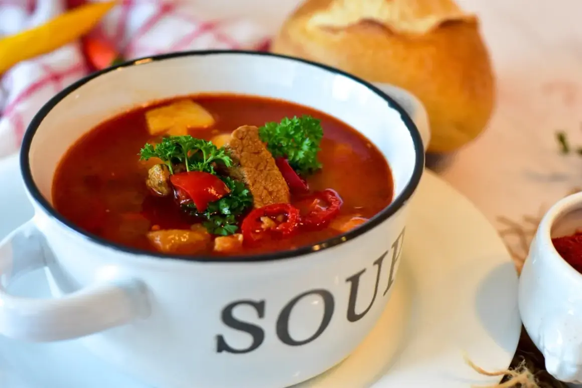 Idealna Zupa Gulaszowa: Przepis Krok po Kroku | Sekret Smaku