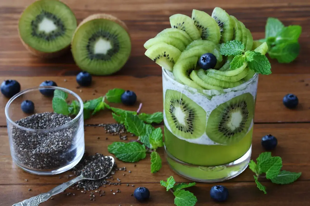 owoce które nie tężeją z galaretką, ananas kiwi galaretka